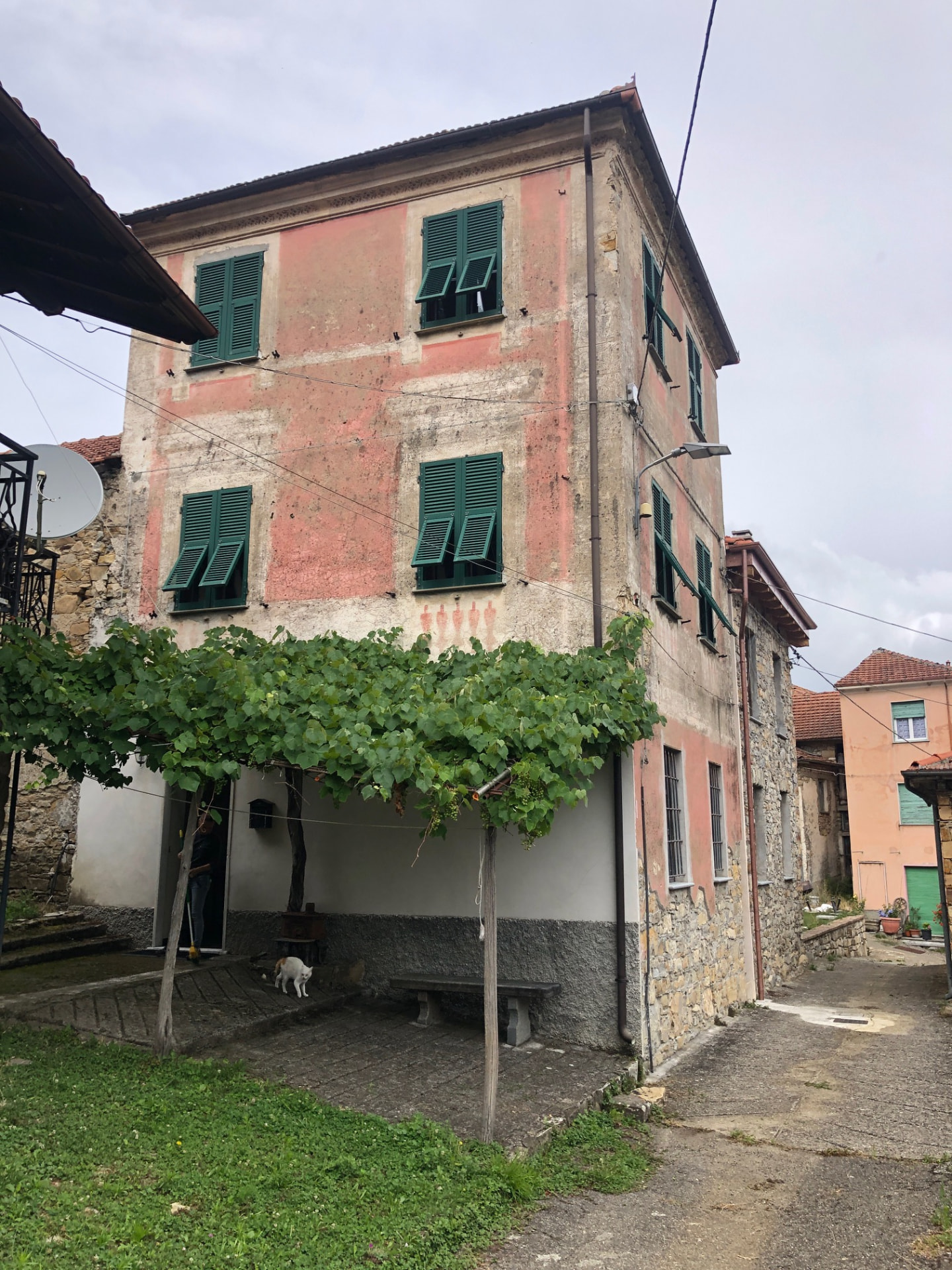 La Vera Pace — La casa grande, quella con gli affreschi.